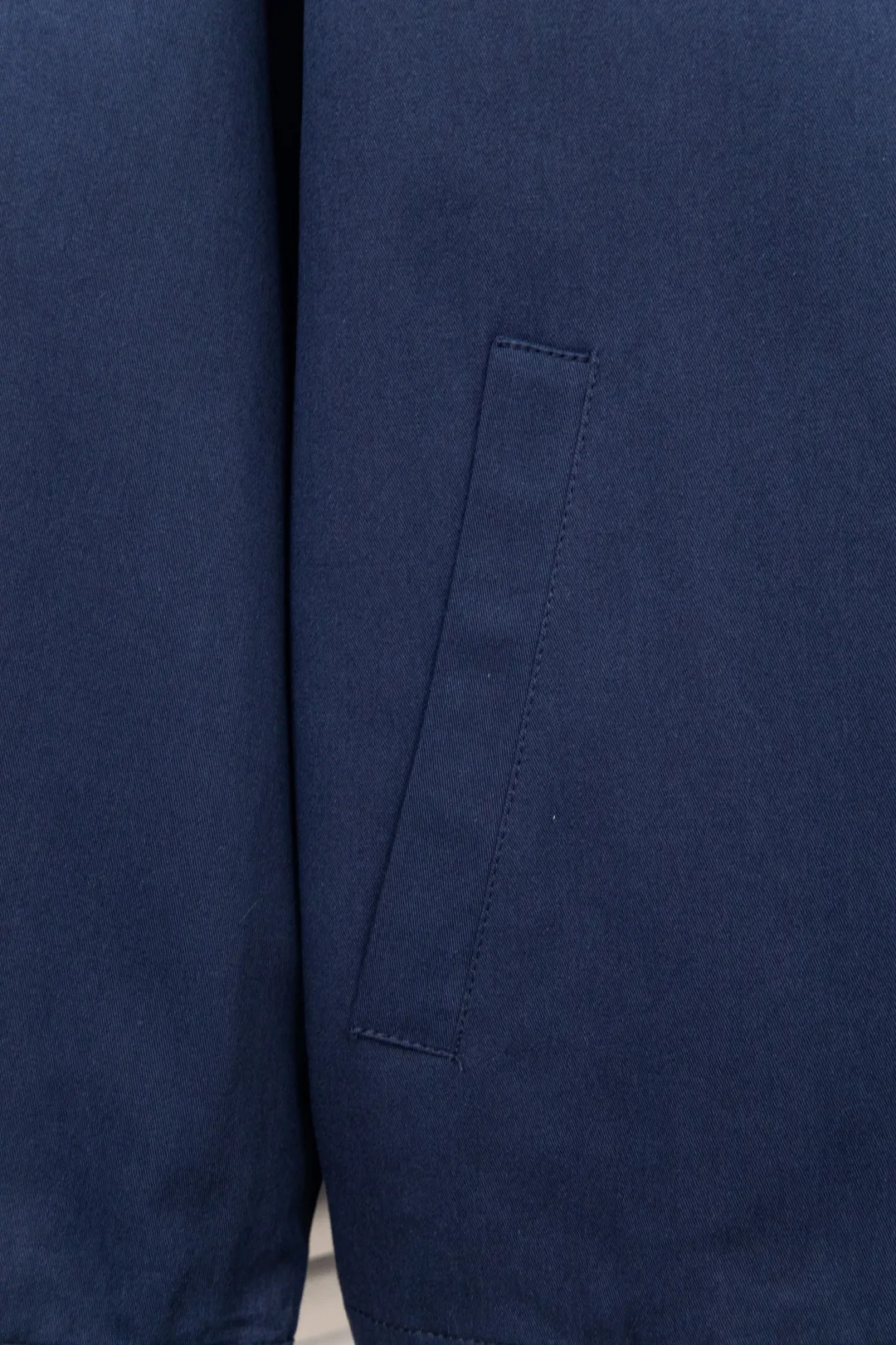 🅿️330 new model number: B129 Ralph Lauren's new 2024 classic old money style stand collar executive zipper jacket 1️⃣Selected from high-quality original developed pure cotton fabrics, with customized plaid lining inside, the overall wearing effect is very soft and comfortable, 2️⃣The workmanship details are perfectly controlled, the chest is exquisitely embroidered with small logos, and the dropped shoulders are made of splicing technology to create a unique design style that highlights your personality! The version is simple but not simple! 3️⃣ Complete with tag accessories, unisex design, and a very versatile jacket for men and women! Color: black, navy, khaki, green Size: S, M, L, XL